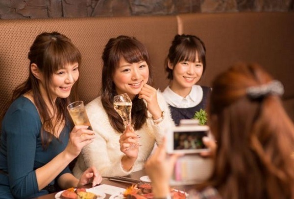 女子会ディナーin横浜 駅周辺 飲み放題 夜景 個室が揃う3店楽々比較 男が女性に教える男性心理